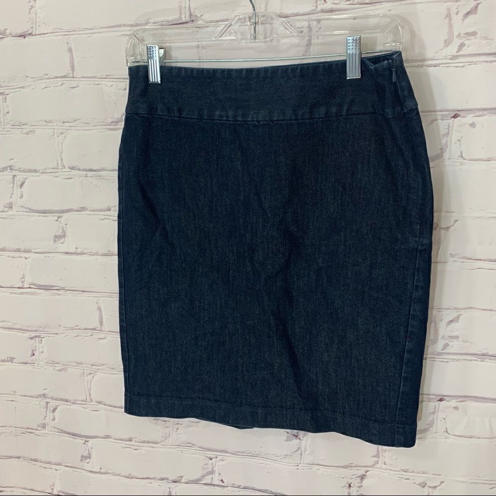 Tommy Hilfiger size 6 jean skirt‎